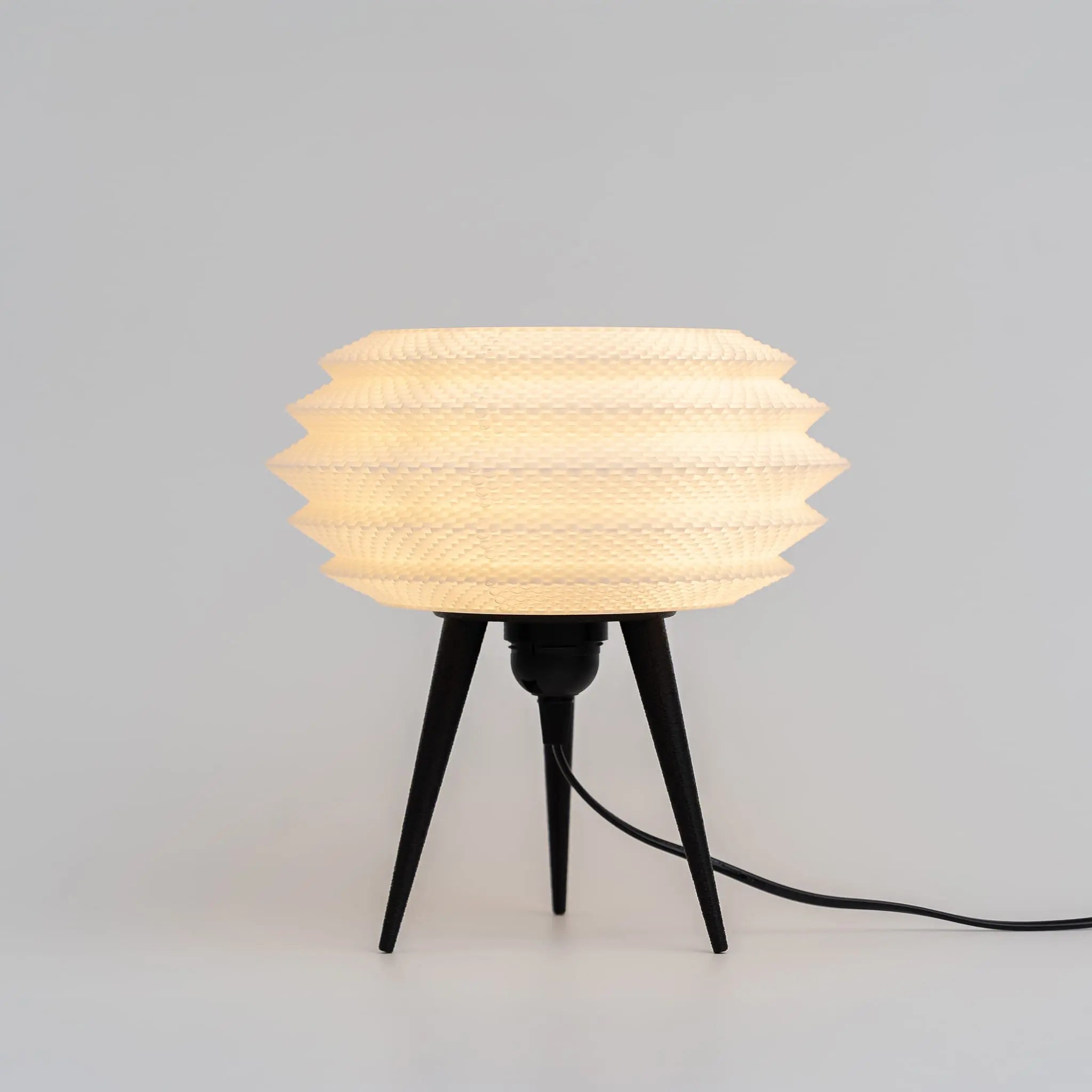 Blok3d Nuestro Catálogo Negro Lámpara Lunari – Ilumina tu espacio con ligereza y diseño único