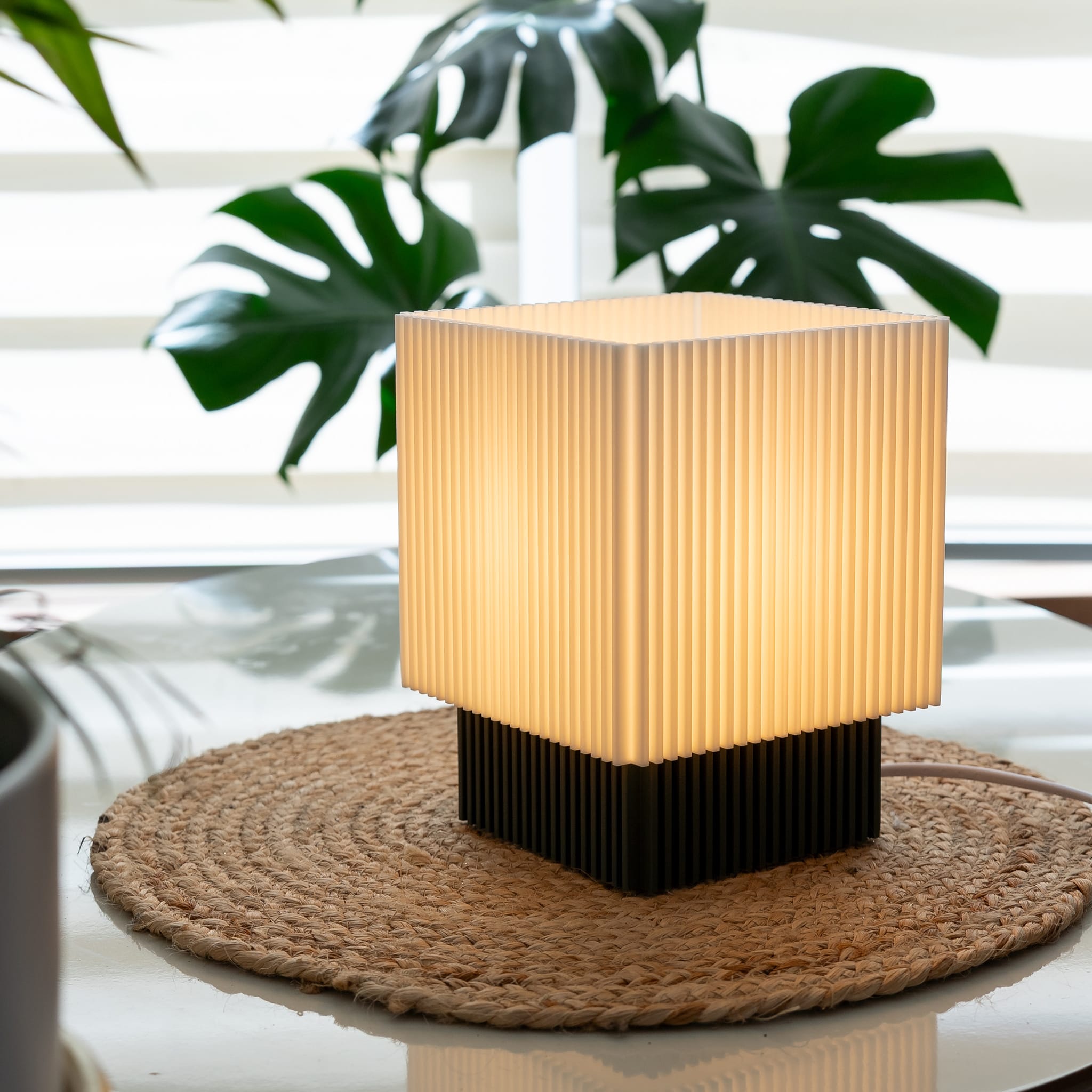 Blok 3D Nuestro Catálogo Lámpara Prism – Geometría que ilumina con precisión
