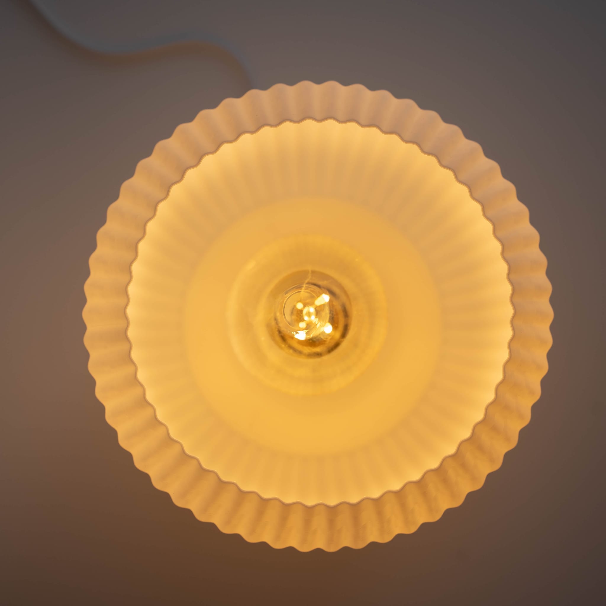 Blok3D Lámpara Orlo - Luz cálida que transforma tu espacio