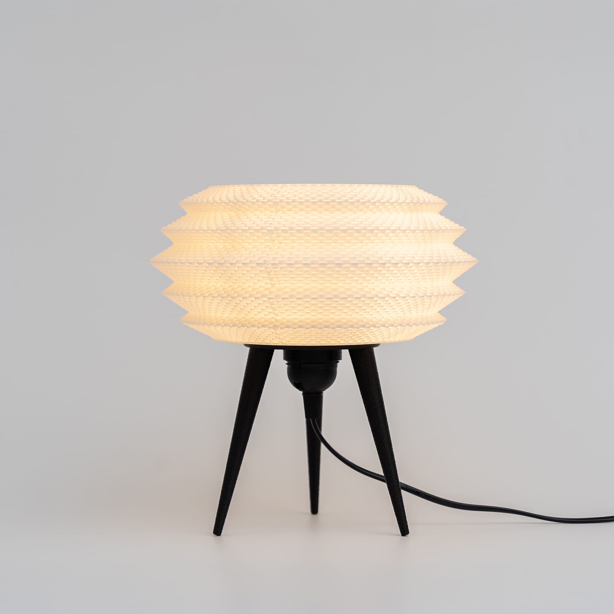 Blok3d Nuestro Catálogo Negro Lámpara Lunari – Ilumina tu espacio con ligereza y diseño único
