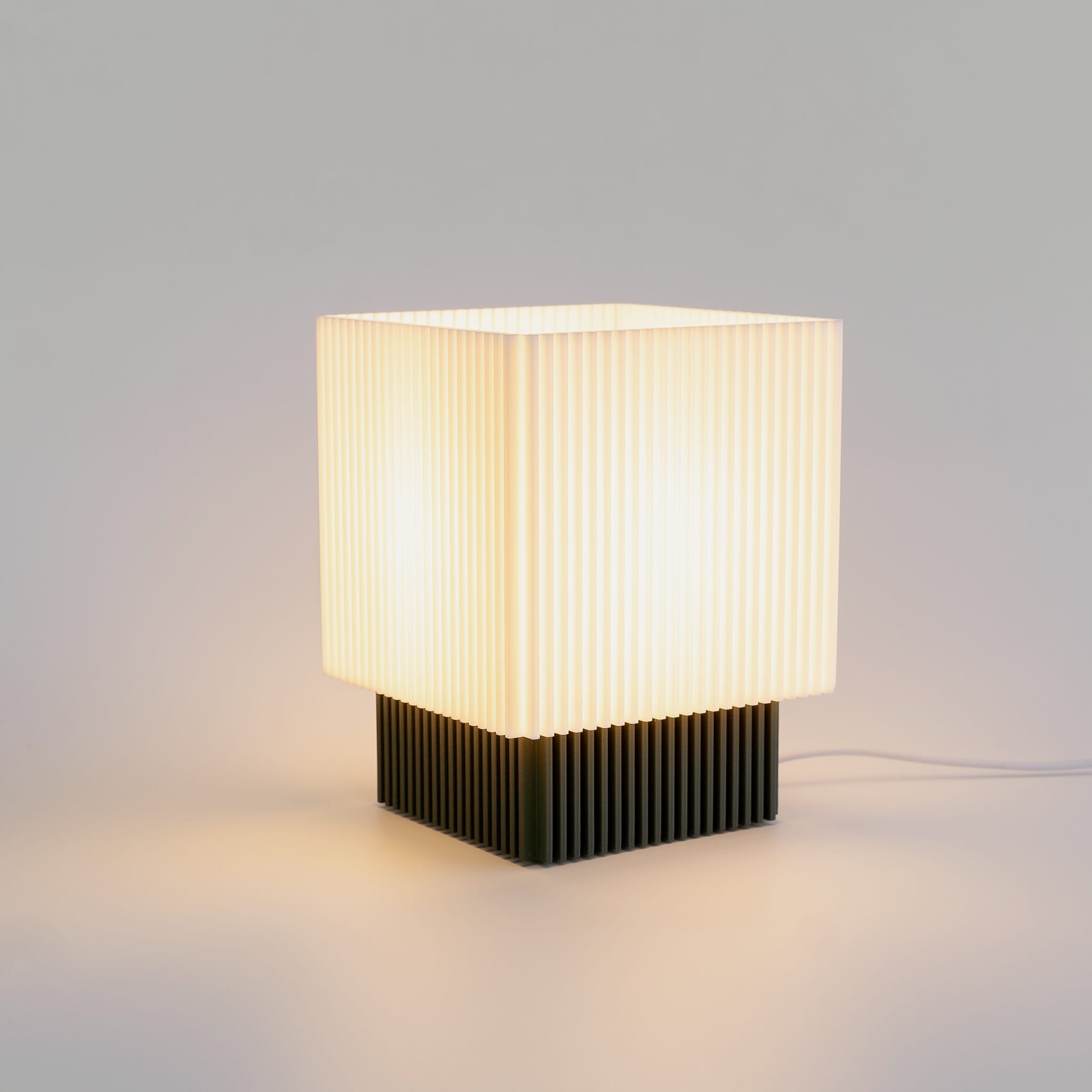 Blok 3D Nuestro Catálogo Lámpara Prism – Geometría que ilumina con precisión