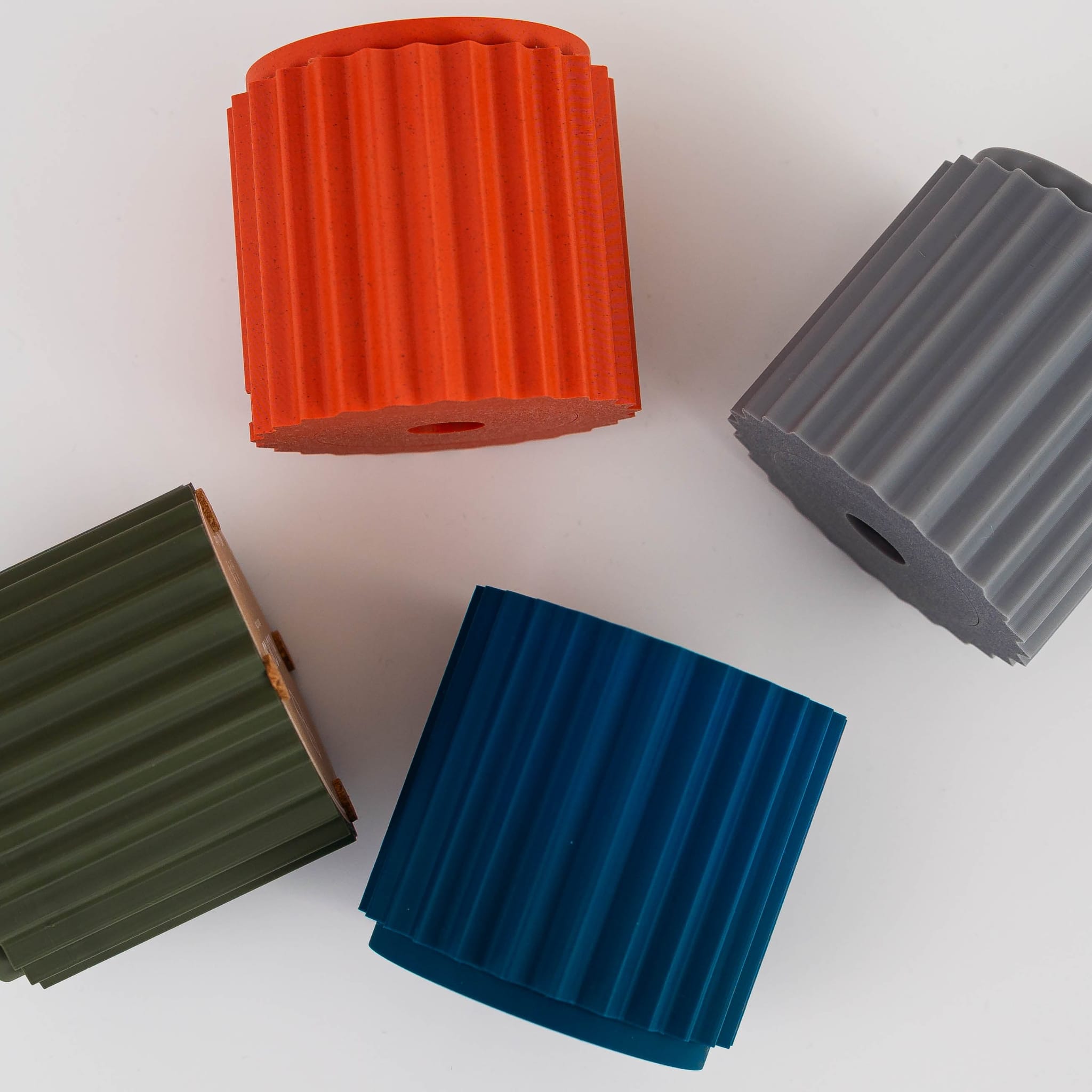 Blok3d Nuestro Catálogo Lámpara Swoola – Suaviza tu espacio con luz cálida y diseño orgánico